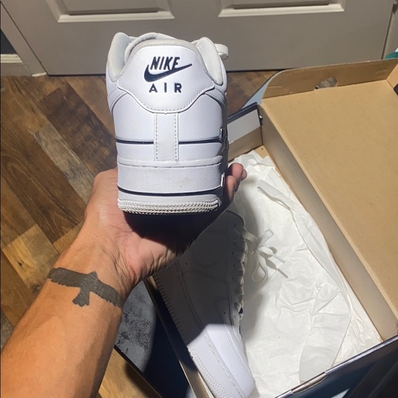 AIR FORCE 1 ‘07 LV8 3 - Picture 2 of 4